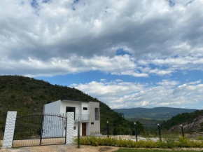 Casa campestre a 2 horas del desierto tatacoa balneario privado